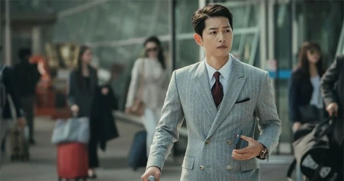 Song Joong Ki lộ diện tả tơi sau thông báo cưới vợ, hôn nhân với bà xã người Anh trục trặc? - Hình 4