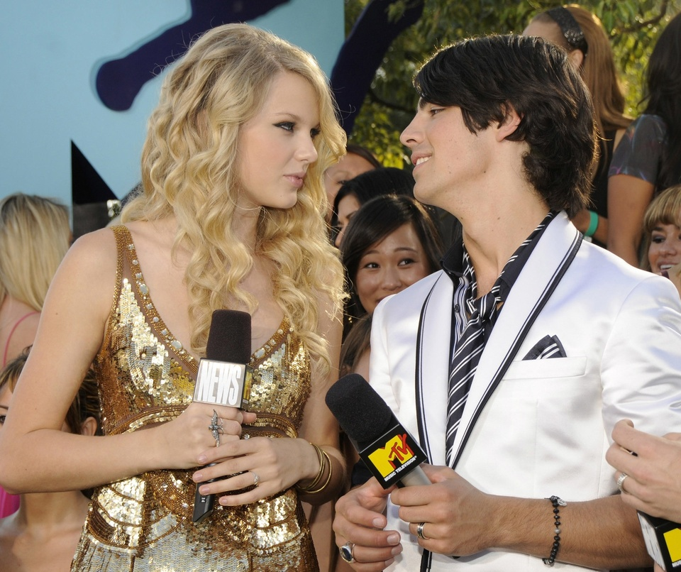 Taylor Swift was rudely proposed by a rapper after declaring her singleness, asking to become a birth machine - Photo 9