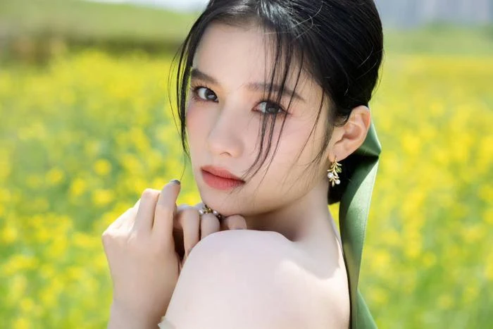 Lộ ảnh Trương Tịnh Nghi mặc váy cưới bước vào lễ đường cùng tình mới, Trần Phi Vũ thấy sẽ đau lòng? - Hình 1