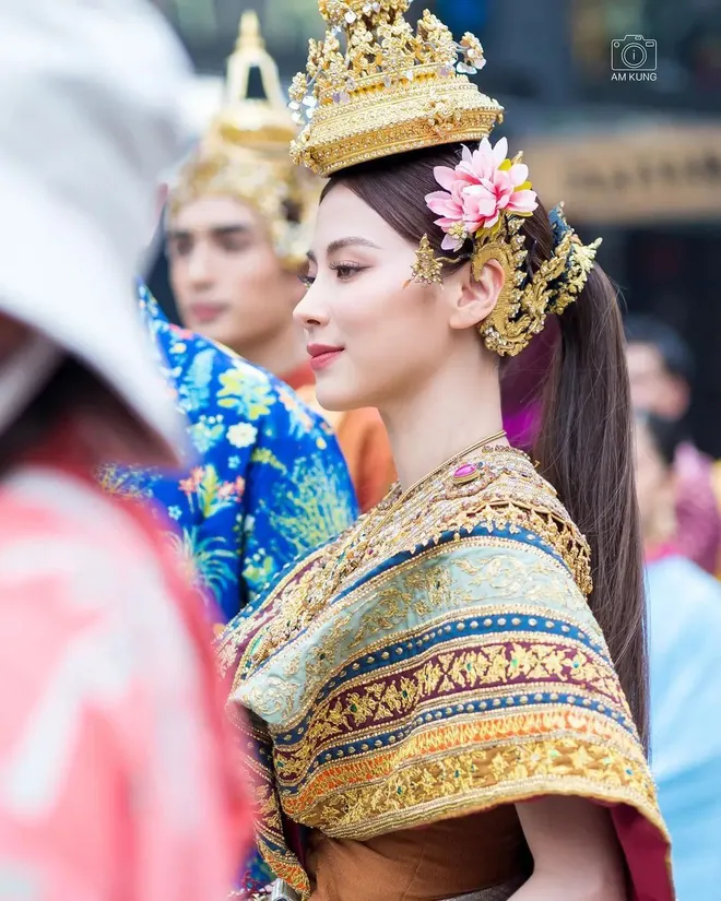 Baifern lộ ảnh quá khứ sau khi hóa nữ thần té nước Songkran 2023, Nine Naphat tỏ rõ thái độ? - Hình 4