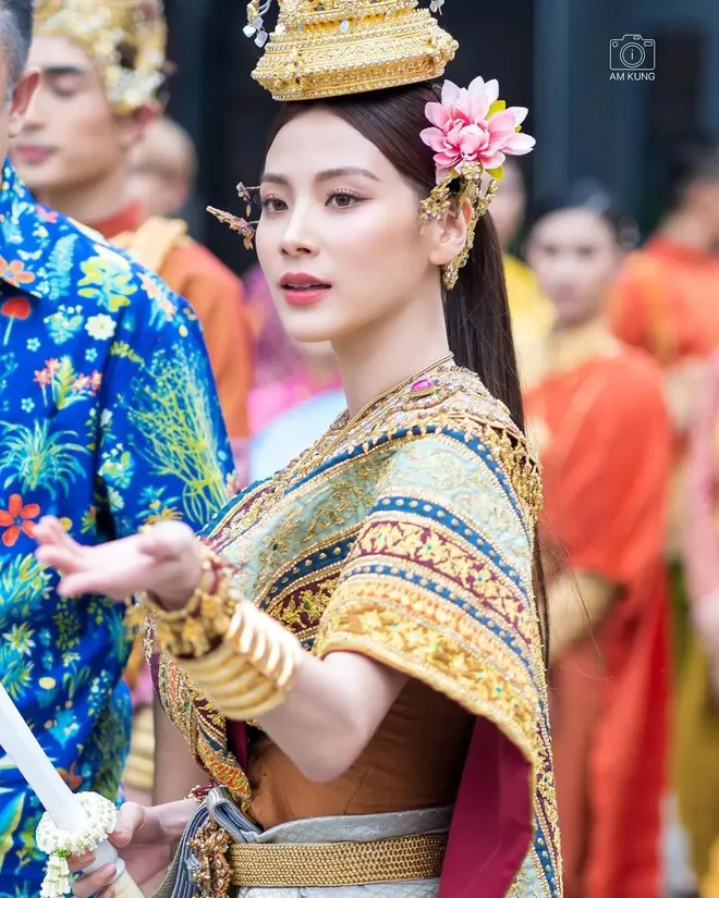 Baifern lộ ảnh quá khứ sau khi hóa nữ thần té nước Songkran 2023, Nine Naphat tỏ rõ thái độ? - Hình 1