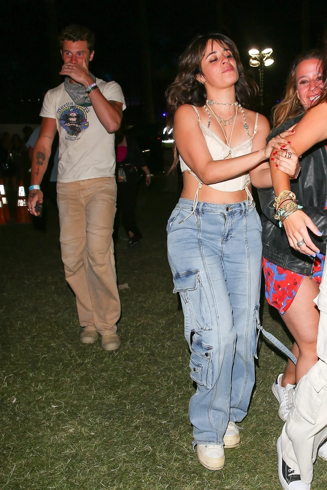 Camila Cabello làm chuyện nhạy cảm giữa đường, nghi vấn tại hợp Shawn sau 2 năm nay? - Hình 1