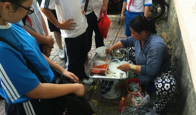 Hà Nội: Phốt quán trà sữa có ruồi, cô gái bất ngờ bị CĐM ném đá, thái độ ngang tàn không ai cảm nỗi - Hình 1