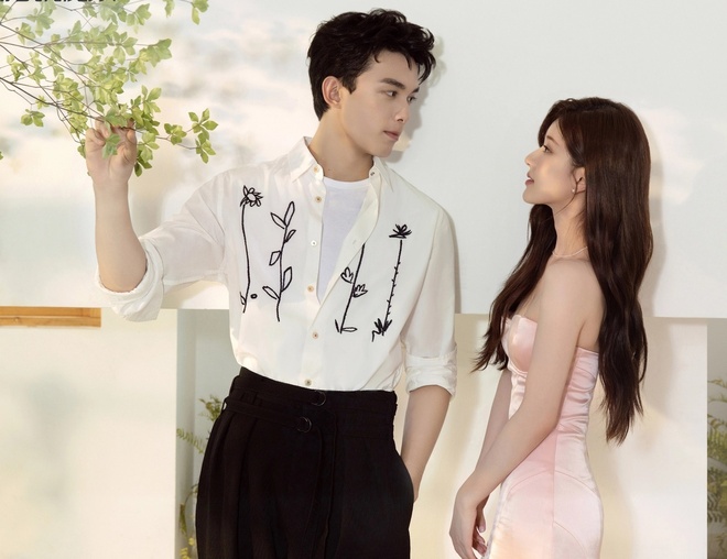 Triệu Lộ Tư bị 2 sao nữ cướp tình yêu, netizen không thương mà còn cười nhạo vì lý do này - Hình 1