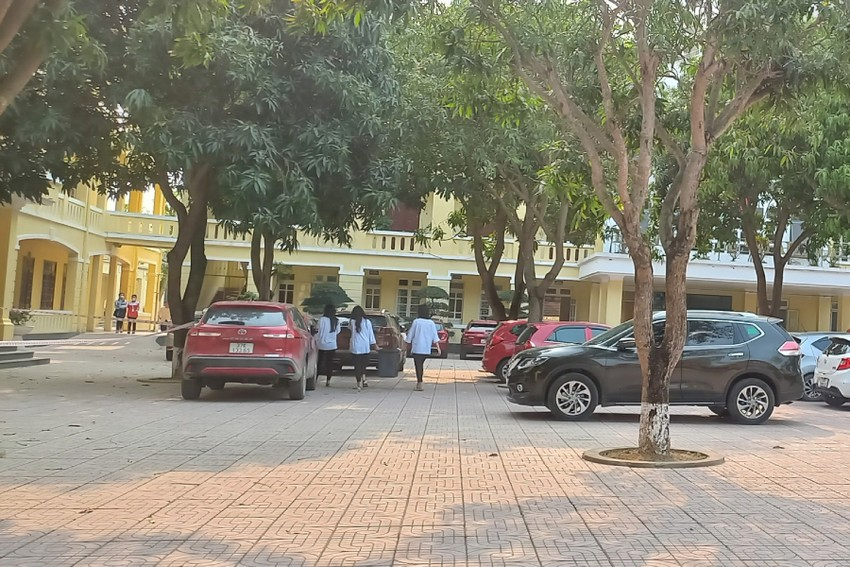 Vụ nữ sinh trường chuyên Nghệ An qua đời: Công an, nhà trường xác minh đoạn clip bị đánh ở bãi xe - Hình 4