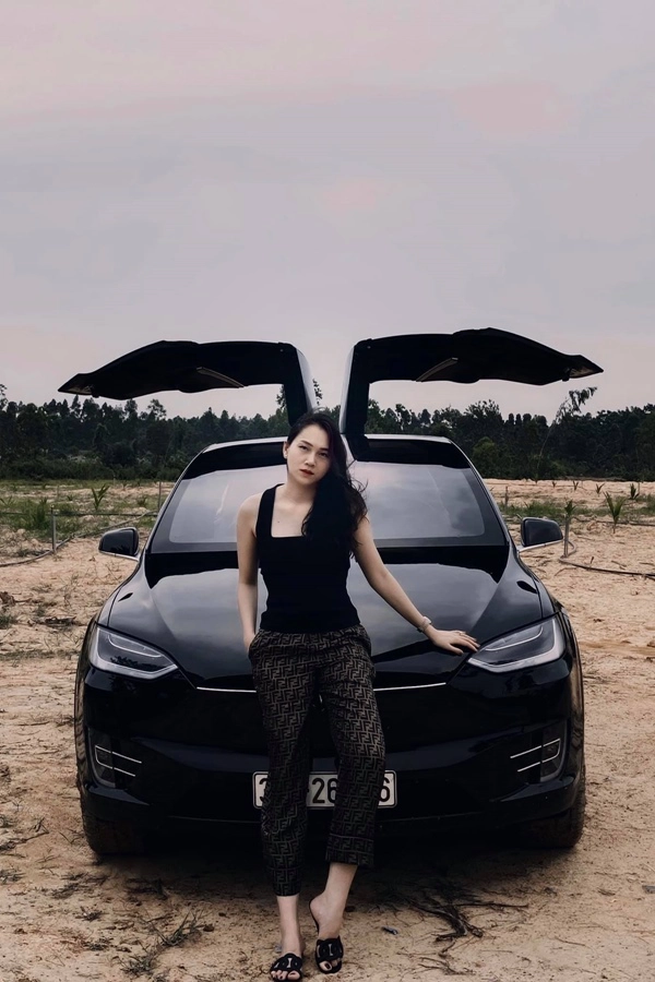 Ngọc Thạch: Siêu mẫu ở ẩn sau đám cưới xa xỉ cùng đại gia siêu xe, cuộc sống bây giờ ra sao? - Hình 6