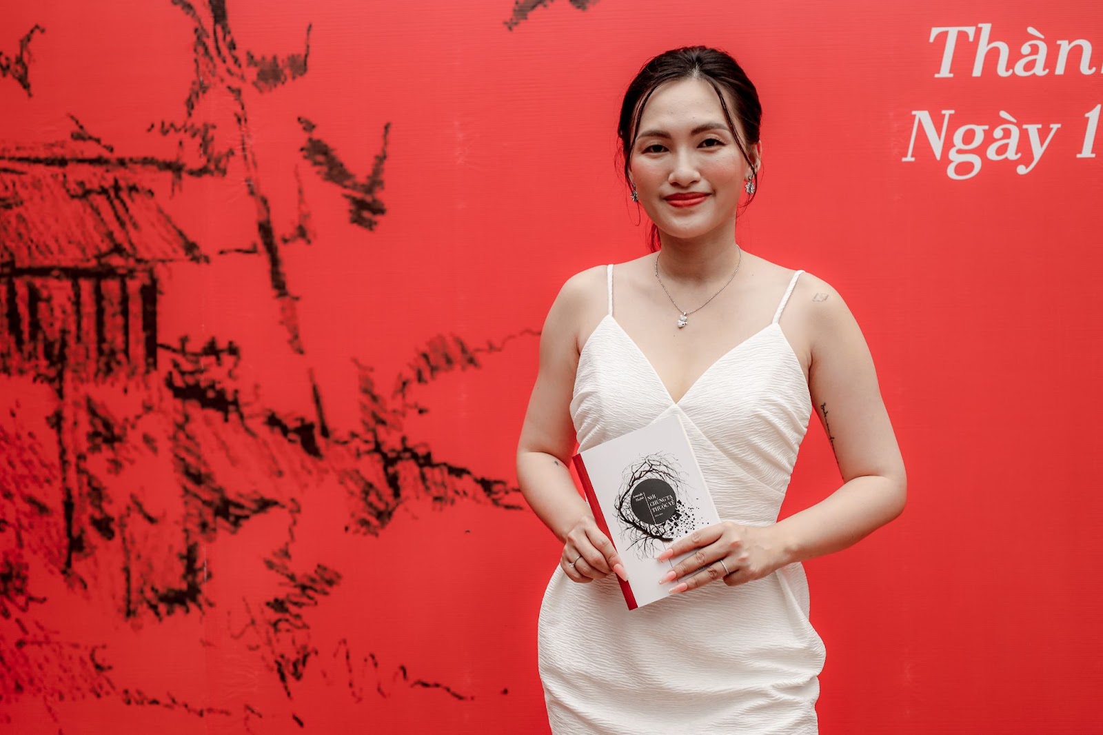 Nhà văn Amanda Huỳnh bật mí dự án sách Ngàn dặm anh và em, kết hợp cùng MC Tùng Leo - Hình 1