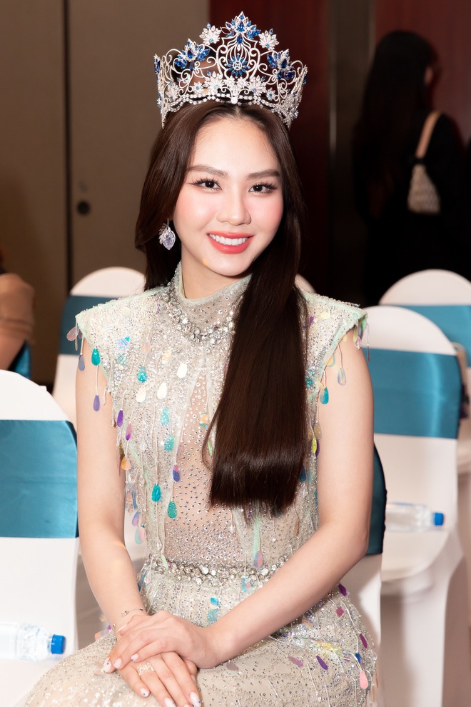 Hoa hậu Mai Phương phân trần tin đồn dao kéo, đáp trả việc bị so sánh nhiệm kỳ với Lương Thuỳ Linh - Hình 3