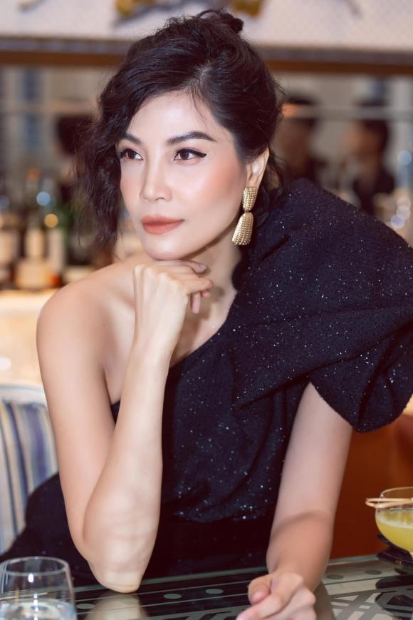 Vũ Cẩm Nhung: Siêu mẫu 20 lần thụ tinh để làm mẹ và góc khuất khi làm dâu nhà đại gia - Hình 1