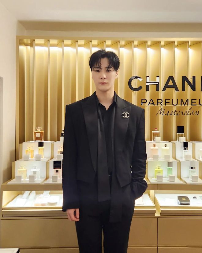 Vụ Moonbin (ASTRO) lộ chi tiết mâu thuẫn: Hình ảnh đầu tiên tại nhà tang lễ khiến fan khóc nghẹn - Hình 1