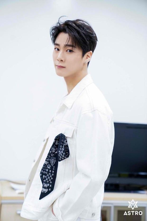 Vụ Moonbin (ASTRO) lộ chi tiết mâu thuẫn: Hình ảnh đầu tiên tại nhà tang lễ khiến fan khóc nghẹn - Hình 8