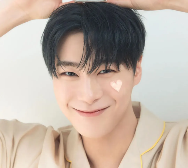 Vụ Moonbin (ASTRO) lộ chi tiết mâu thuẫn: Hình ảnh đầu tiên tại nhà tang lễ khiến fan khóc nghẹn - Hình 3