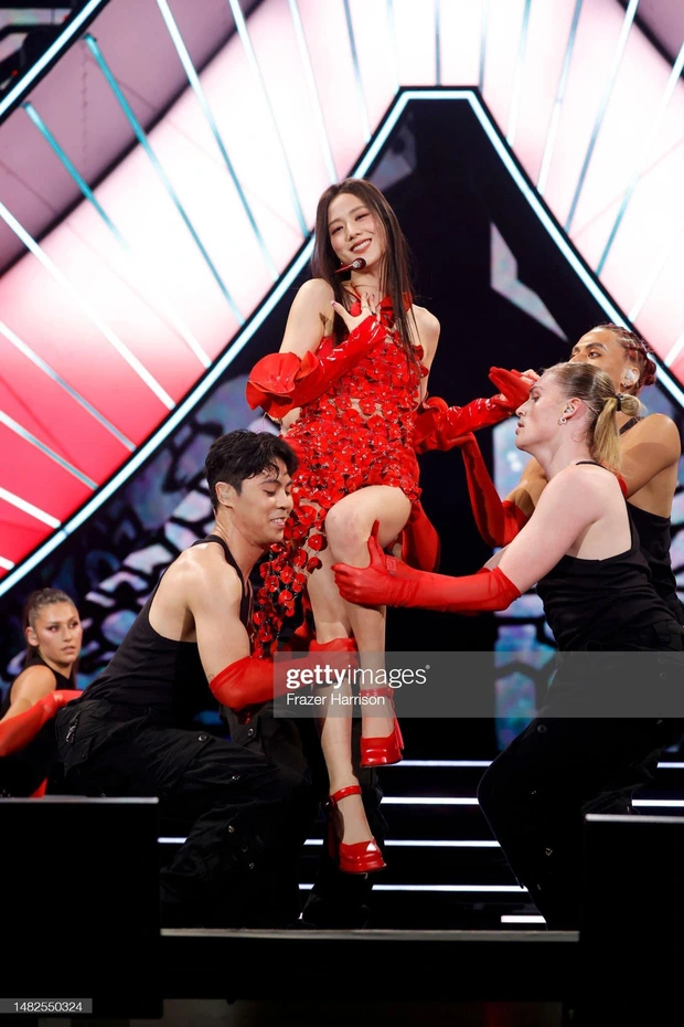 BLACKPINK gây chấn động trước thềm Coachella tuần 2, Jisoo nhận tin buồn khiến fan xót xa? - Hình 6