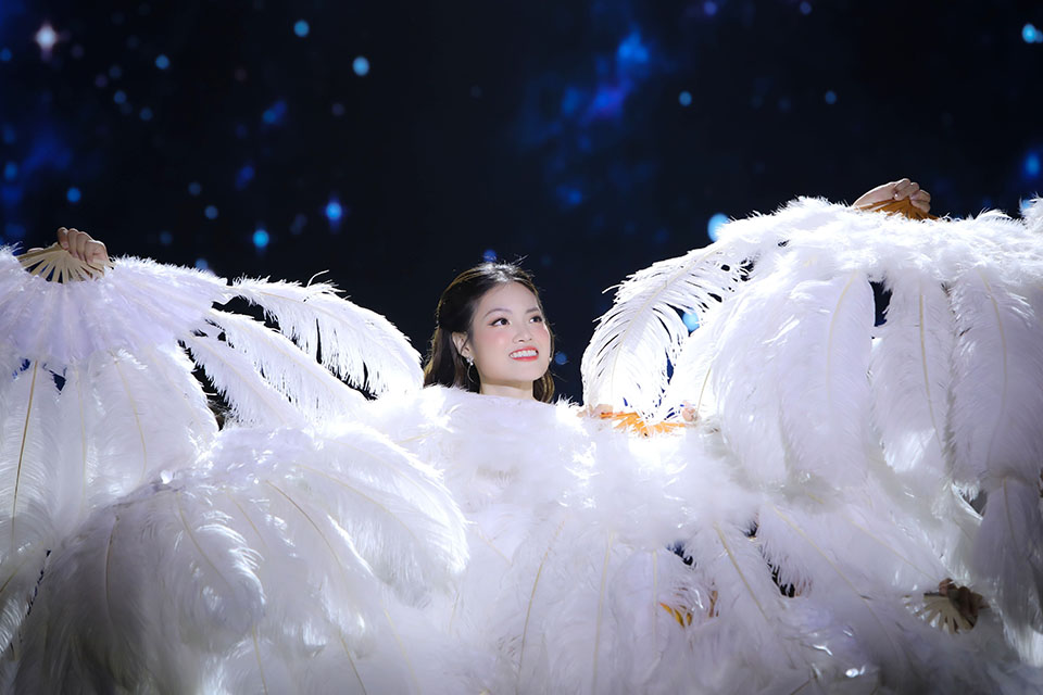 Ca sĩ Sunny Đan Ngọc - cháu gái Đàm Vĩnh Hưng: Đa tài, được Lý Hải hết lời khen ngợi - Hình 10