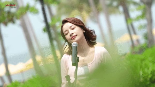 Chi Pu cover hit Vy Oanh nhưnh dân tình chỉ thắc mắc live hay nhép - Hình 2