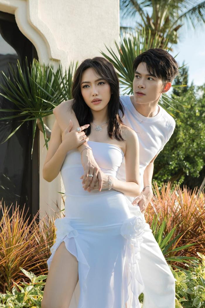 Hòa Minzy nốc cạn bình rượu sau trận khóc to, Diệu Nhi hành động lạ giữa ồn ào nghỉ chơi Đông Nhi - Hình 9