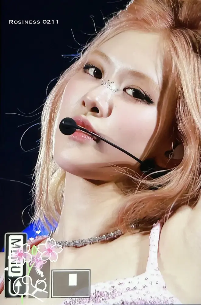 BLACKPINK ở Coachella tuần 2: Jennie bốc nhất, Rosé nhiều ẩn tình, Lisa kín tay, Jisoo ăn hại nhất? - Hình 8