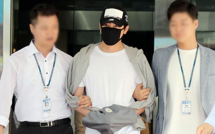 Kang Ji Hwan: Từng khiến hội chị em mất ăn mất ngủ, bỗng chốc bị quay lưng vì hại đời đồng nghiệp - Hình 9