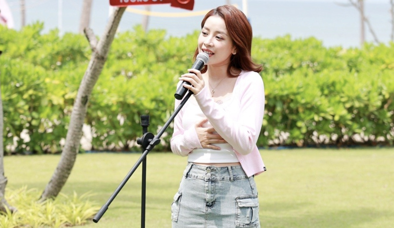 Vy Oanh xuất hiện trên show âm nhạc giữa ồn ào cấm xuất cảnh, từng nói gì về ồn ào với bà Hằng? - Hình 1