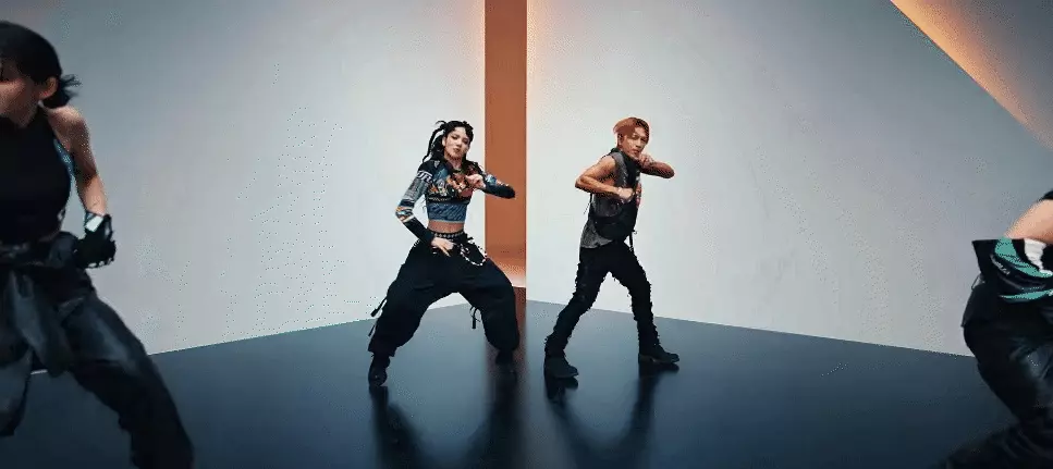 Lisa (BLACKPINK) nhảy đôi cực cháy cùng Taeyang (BIGBANG): Mãn nhãn nhưng phần nhạc lại chưa thuyết phục - Hình 1