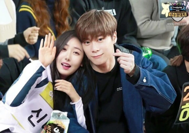 Bạn thân Moonbin (ASTRO) suy sụp ngất xỉu trên sân khấu, Joy hoãn lịch trình nghi do trầm cảm? - Hình 1