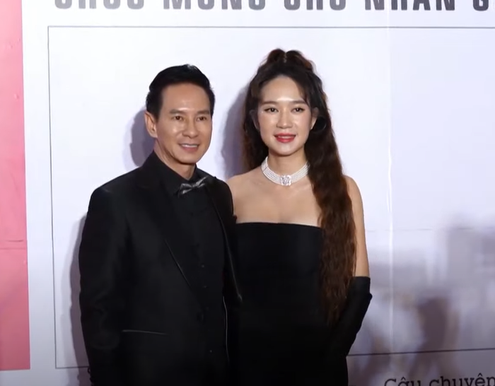 Lý Hải chơi lớn, trải siêu thảm đỏ đón Đàm Vĩnh Hưng và dàn sao Việt, Trấn Thành phủ nhận 1 chuyện - Hình 2