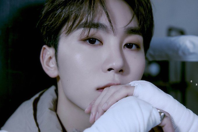 Seungkwan (SEVENTEEN) tặng quà đặc biệt cho Moonbin với lời nhắn: Tôi chưa ổn, hãy ôm khi gặp lại - Hình 2