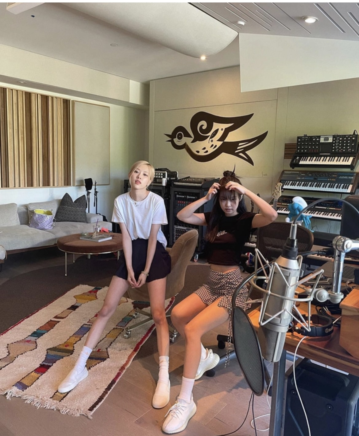 Lisa lộ ảnh hot với anh trai Jisoo, đau đớn vì bị Jennie - Rose cướp cơ hội gặp lại Thái Từ Khôn? - Hình 5