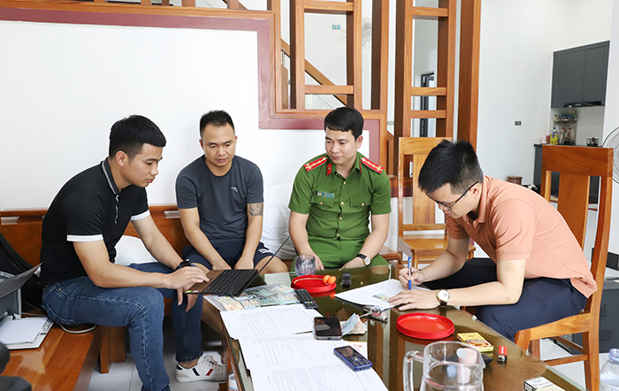 Bắt 3 đối tượng trong đường dây cho vay lãi nặng hơn 19 tỉ đồng - Hình 3