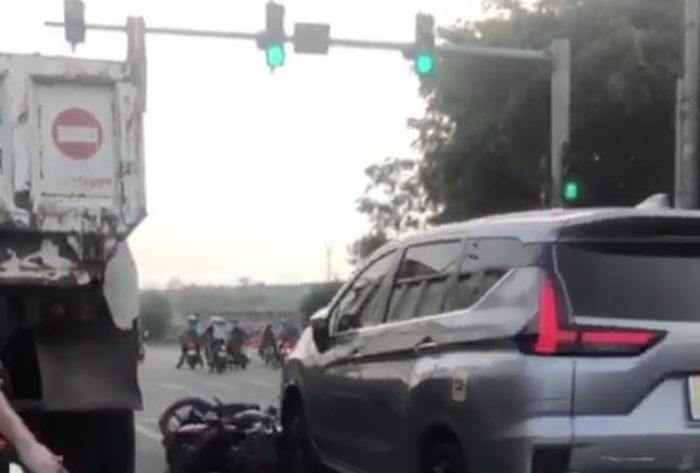 Bình Dương: Tài xế ô tô tông nhiều người đi xe máy sau khi sử dụng ma túy - Hình 1