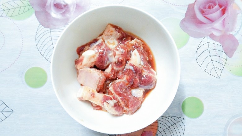 Bữa tối ngon miệng với món sườn hấp khoai môn dễ làm - Hình 2