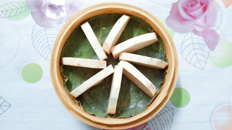 Bữa tối ngon miệng với món sườn hấp khoai môn dễ làm - Hình 5