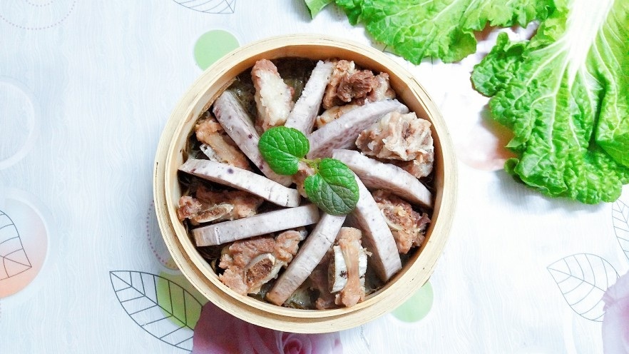 Bữa tối ngon miệng với món sườn hấp khoai môn dễ làm - Hình 7