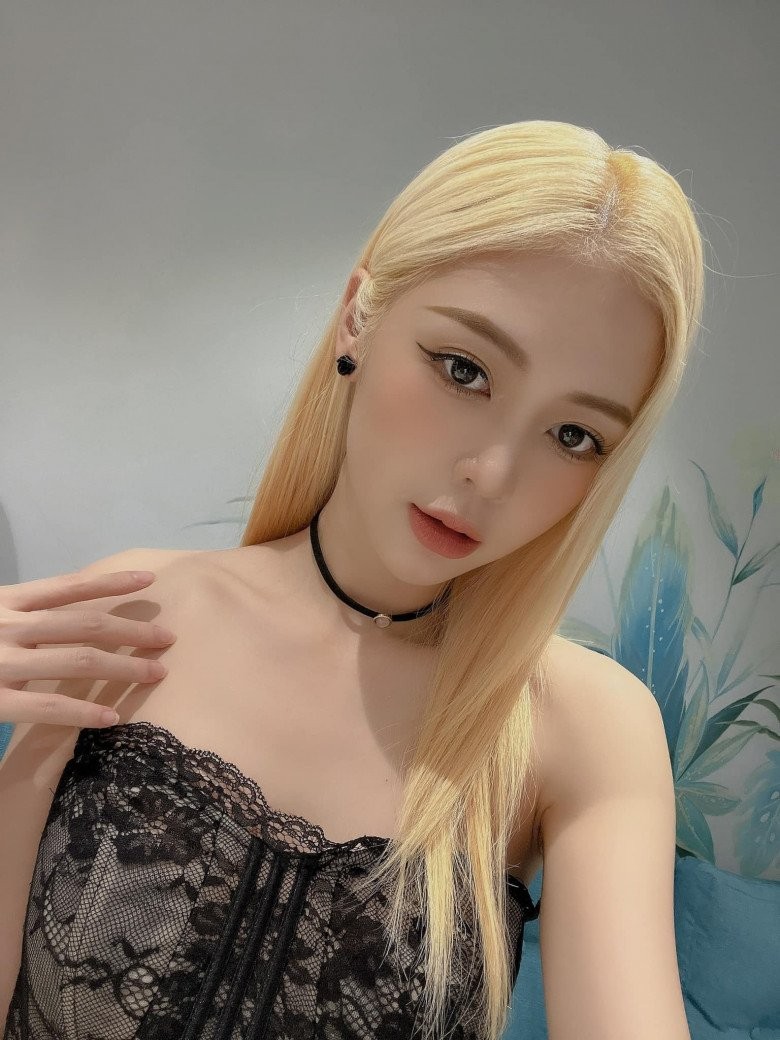 Cứ ngỡ nàng Bạch Tuyết ngoài đời thật, mặc mỏng manh thả dáng bên khóm trúc đẹp như tranh - Hình 5