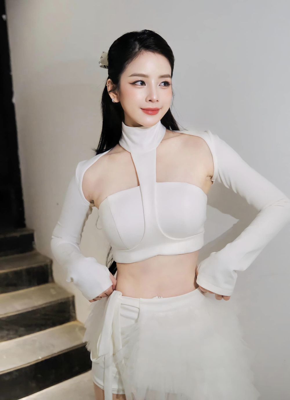 DJ Mie chăm chút kỹ ngoại hình sau 3 năm yêu Hồng Thanh - Hình 11