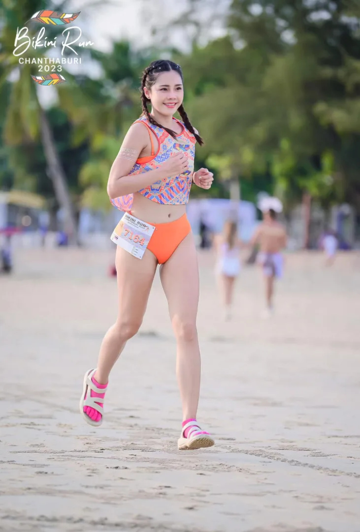 Háo hức xem Á hậu, hot-girl mặc b.ikini chạy đua ở bãi biển Thái Lan - Hình 3