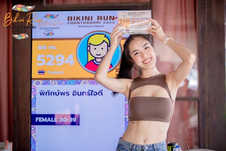 Háo hức xem Á hậu, hot-girl mặc b.ikini chạy đua ở bãi biển Thái Lan - Hình 1
