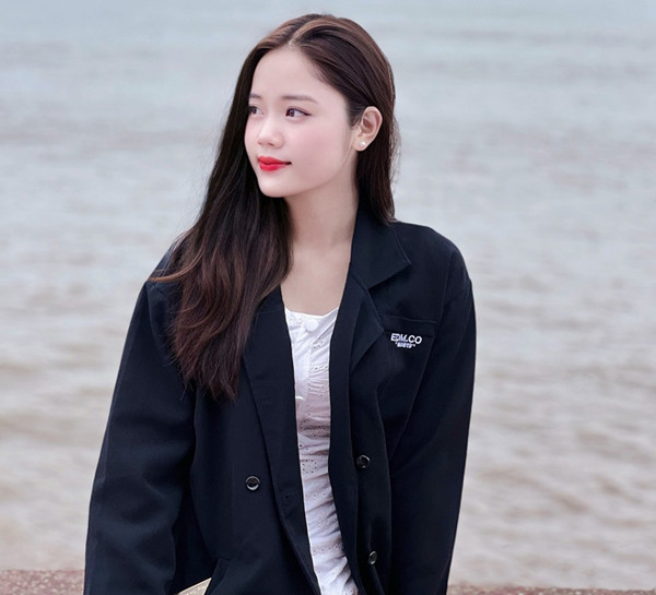 Hotgirl Quảng Bình từng thi Miss Grand Việt Nam làm tiếp viên hàng không: Nhan sắc ngọt ngào, trình độ học vấn xuất sắc - Hình 4