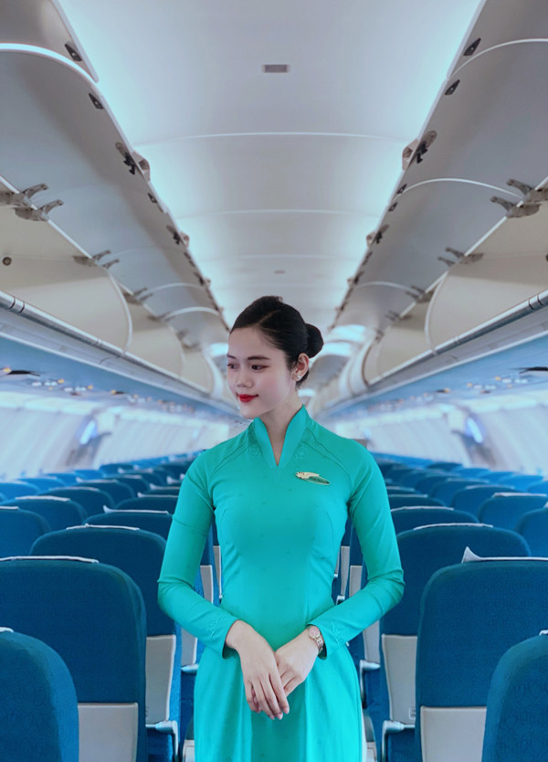Hotgirl Quảng Bình từng thi Miss Grand Việt Nam làm tiếp viên hàng không: Nhan sắc ngọt ngào, trình độ học vấn xuất sắc - Hình 1