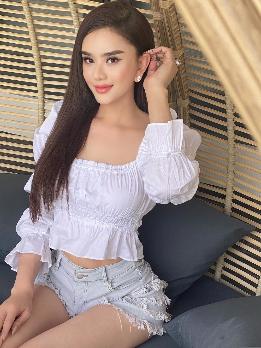 Lâm Khánh Chi bị soi photoshop quá đà để có diện mạo xinh đẹp - Hình 7