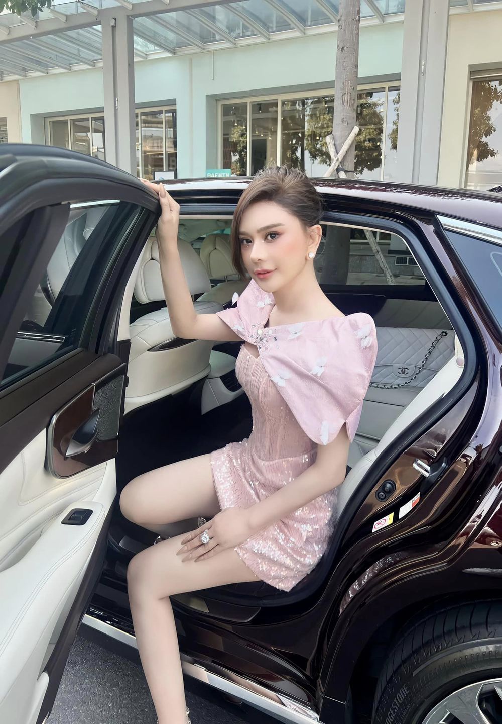 Lâm Khánh Chi bị soi photoshop quá đà để có diện mạo xinh đẹp - Hình 10