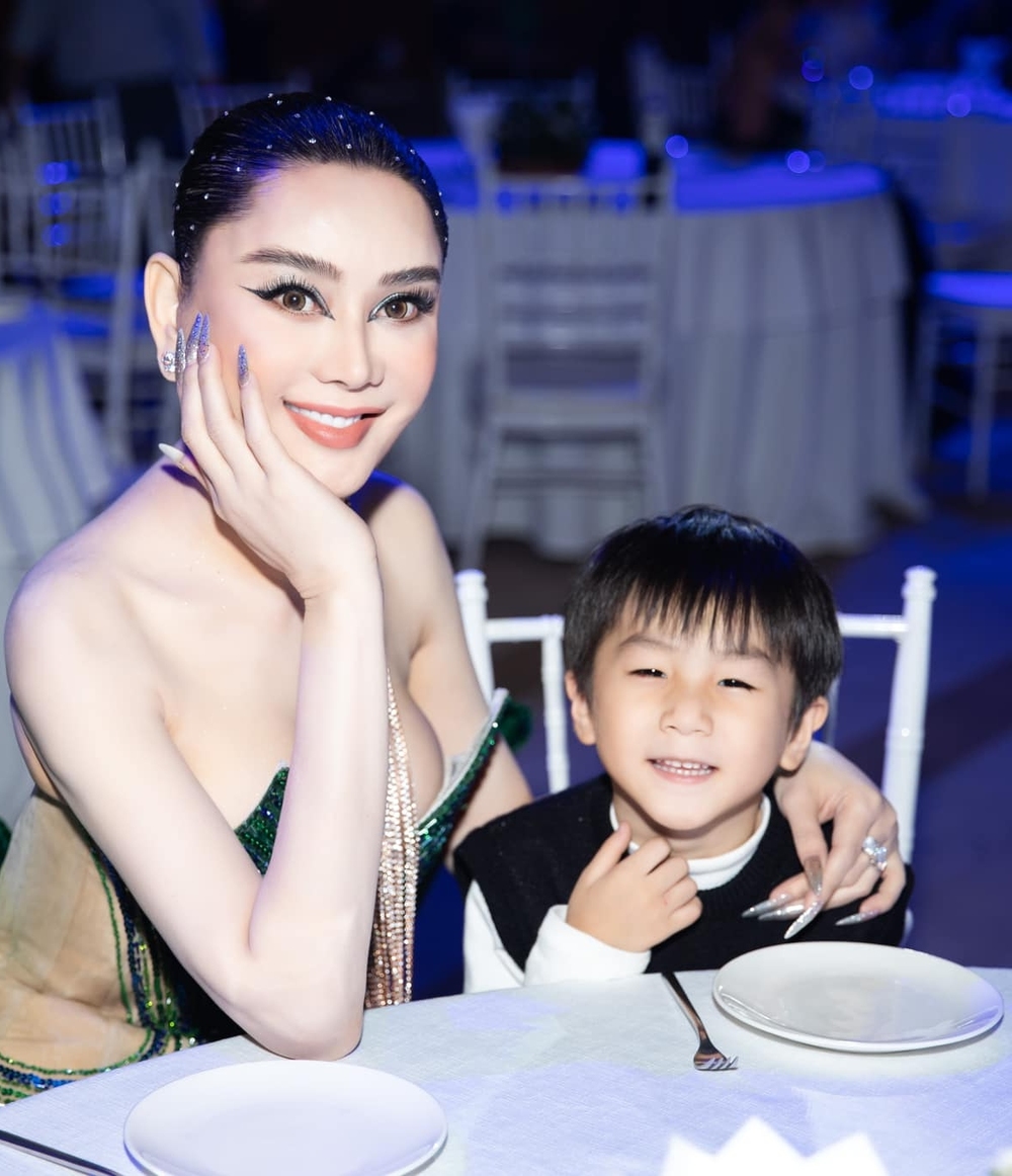 Lâm Khánh Chi bị soi photoshop quá đà để có diện mạo xinh đẹp - Hình 11
