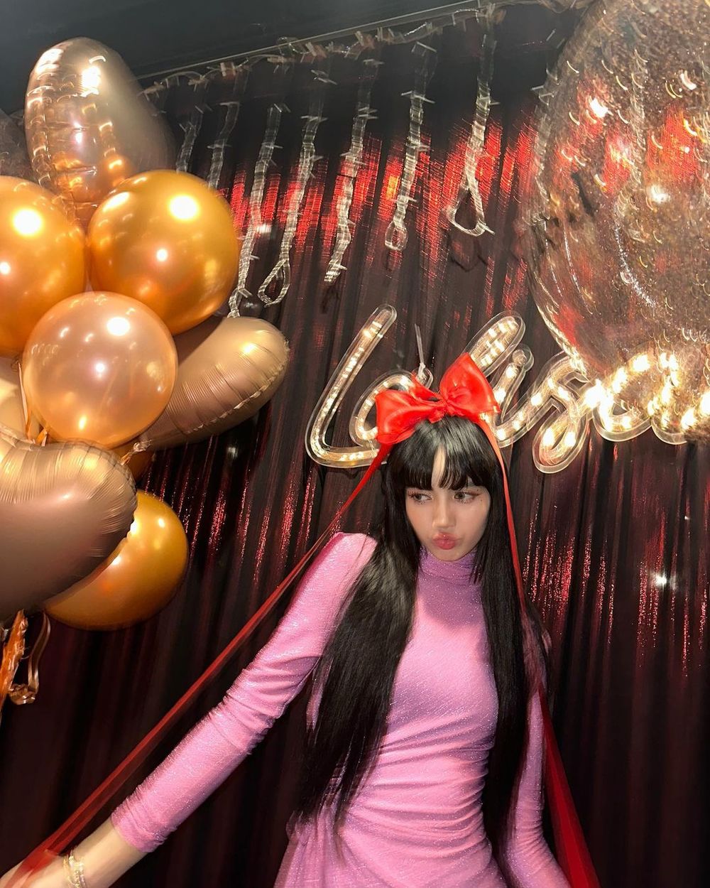 Lisa (BLACKPINK) biến hóa đa dạng phong cách trong mỗi dịp sinh nhật - Hình 7