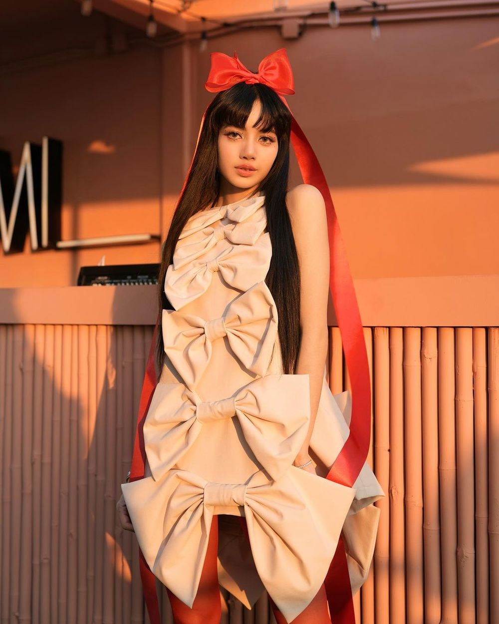 Lisa (BLACKPINK) biến hóa đa dạng phong cách trong mỗi dịp sinh nhật - Hình 3