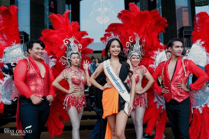 Miss Grand Thailand 2023 gây choáng váng với thí sinh người ngoài hành tinh, nhà Sen Vàng vỗ mặt - Hình 7