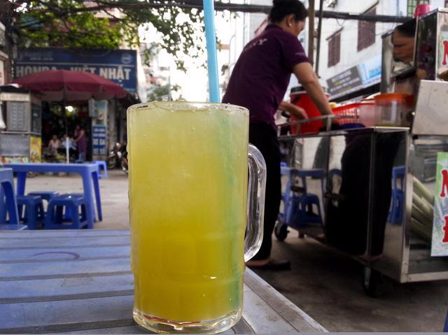 Nhóm bạn trẻ đưa nước mía Việt sang Hàn Quốc, 2 ngày bán gần 1 tấn mía