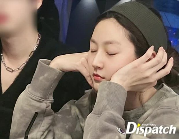 Nóng: Dispatch công bố loạt ảnh Kim Sae Ron chơi bài trong quán rượu giữa scandal - Hình 4