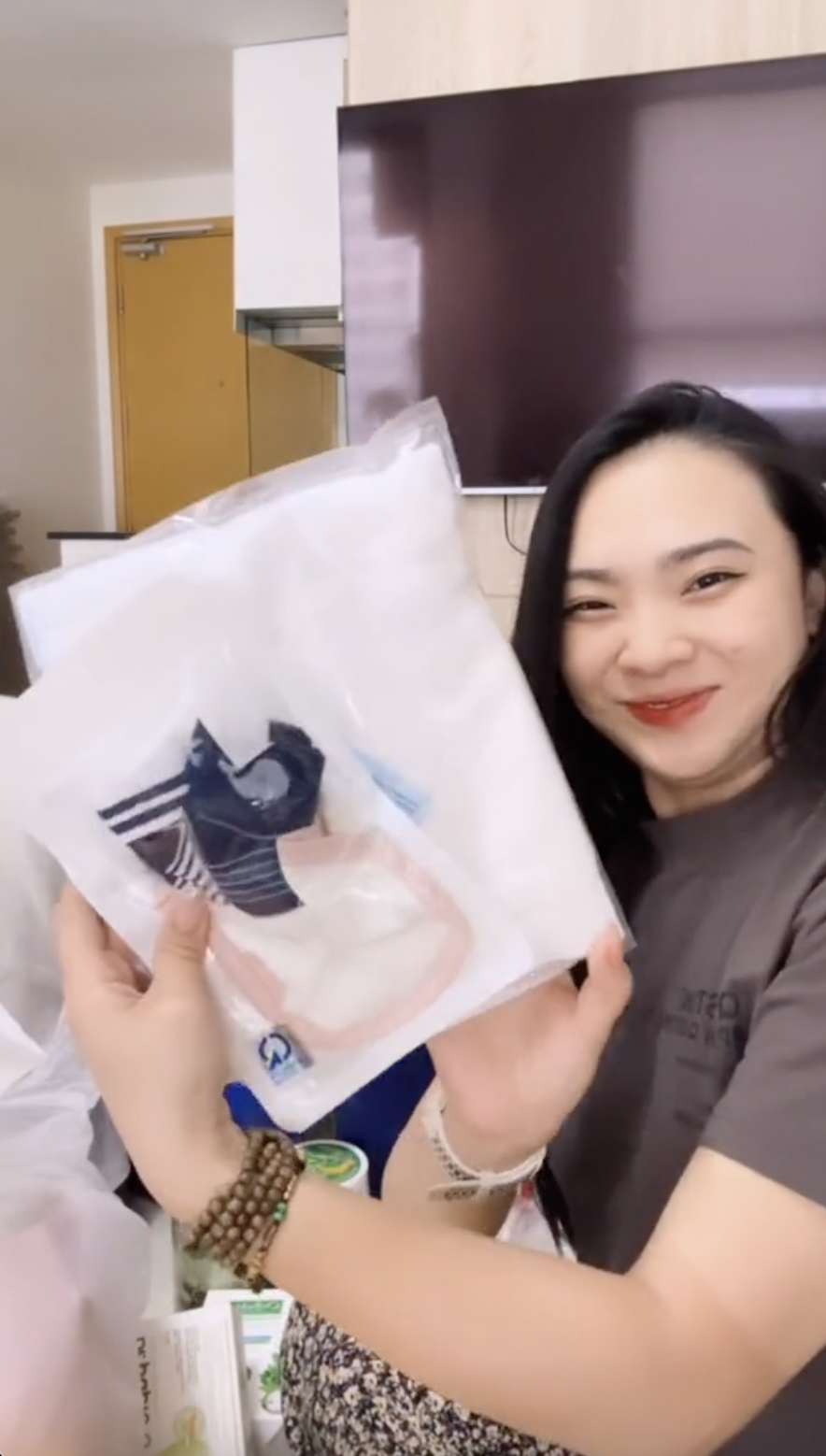 Vì hoàn cảnh, mẹ bầu 8 tháng vẫn phải bươn chải chạy xe ôm mỗi ngày - Hình 6