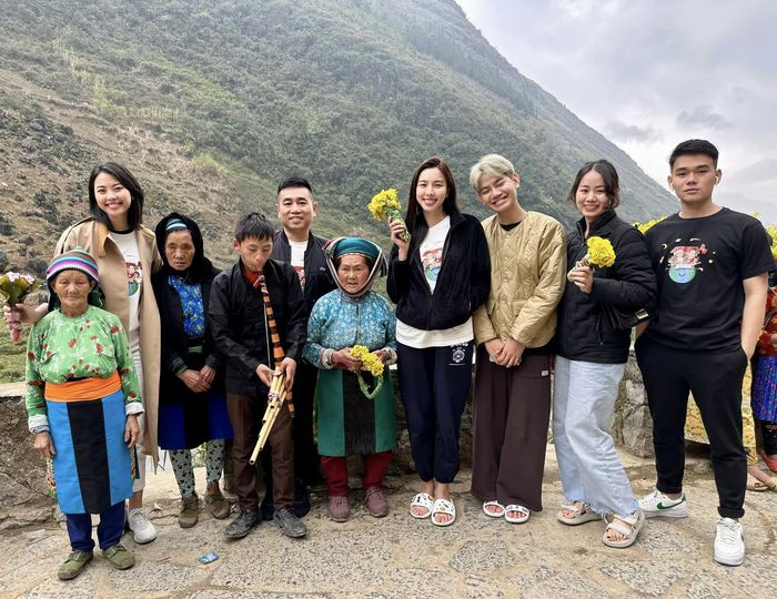 Team Châu Phi cùng Thùy Tiên lên đường xây trường học thứ 2, chị gái Quang Linh bị soi thái độ lạ? - Hình 7