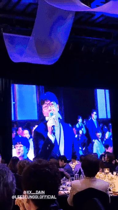 Đám cưới Lee Seung Gi - Lee Da In hoá concert: Chú rể quỳ hát tặng cô dâu, Lee Hong Ki gây sốt với nhạc phim The Heirs - Hình 4